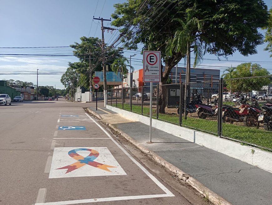 Prefeitura avança na sinalização de vagas de estacionamento para pessoas com transtorno do espectro autista, PcD e idosos