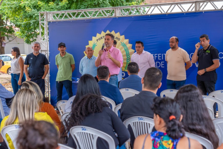 Prefeito assina ordem de serviço para a construção de uma quadra sintética no Morar Melhor