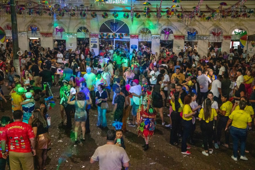 Baile Municipal marca início dos festejos de carnaval em Porto Velho no Mercado Cultural, em 15 de Fevereiro