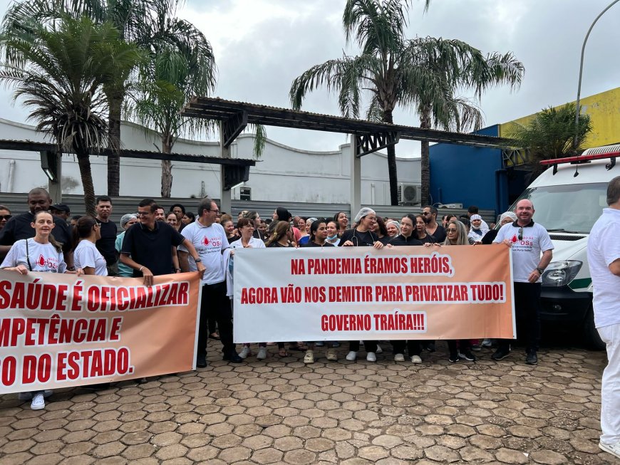 SERVIDORES DA SAÚDE PROTESTAM CONTRA PRIVATIZAÇÃO EM FRENTE AO HOSPITAL JOÃO PAULO II