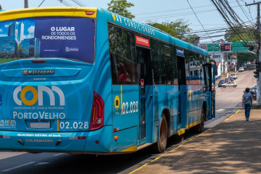 Usuários do transporte coletivo podem acompanhar a localização dos ônibus em tempo real por aplicativo