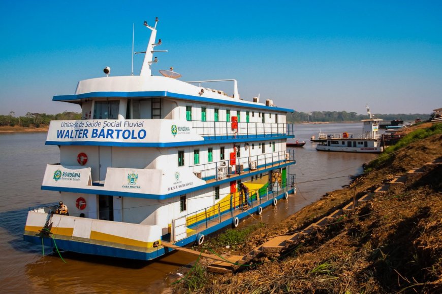 AFUNDOU - BARCO DO GOVERNO AFUNDA NAS ÁGUAS DO RIO MAMORÉ