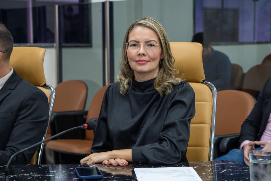 Sofia Andrade quer regras mais duras para homenagens públicas e propõe limite de títulos por vereador