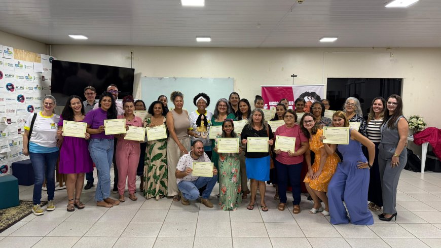 Deputada Silvia Cristina participa da entrega de certificados do curso de bonecas de pano do Projeto Casa da Comunidade