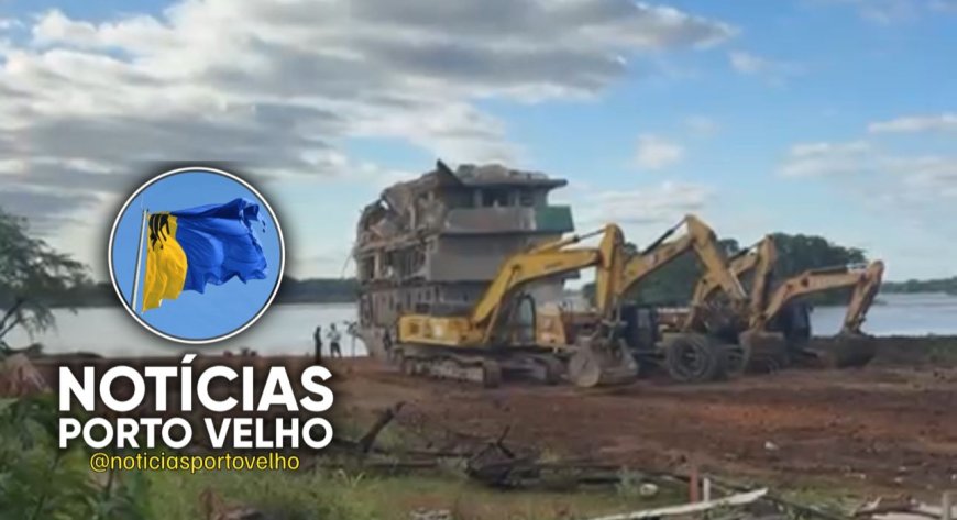 VÍDEO - Barco hospital Walter Bartolo é retirado das águas do rio Mamoré em Guajará-Mirim