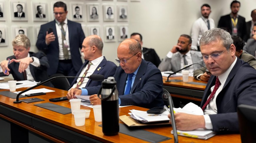 Coronel Chrisóstomo questiona diretor da PF sobre fraudes no INSS e envolvimento de sindicato ligado a irmão de Lula