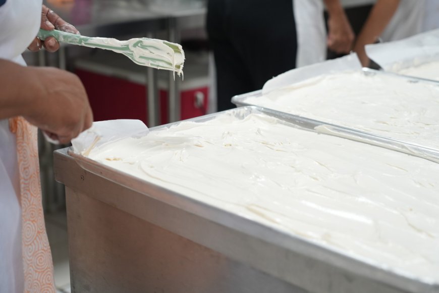 Fatias do bolo de 111 metros serão distribuídas por voluntários de forma organizada