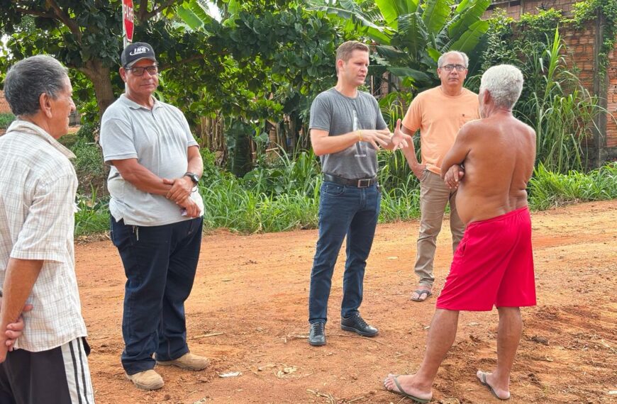 Pastor Bruno Luciano acompanha obras da SEINFRA no bairro Cidade Nova