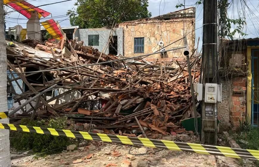 VÍDEO: Momento em que prédio desaba no centro de Porto Velho