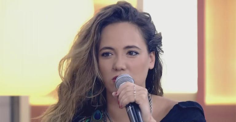 Cantora Tiê faz participação especial na…