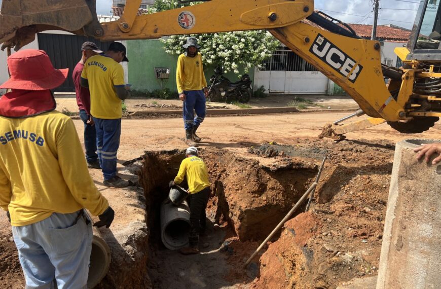 Rua Angico passa por obras de substituição de manilhas quebradas