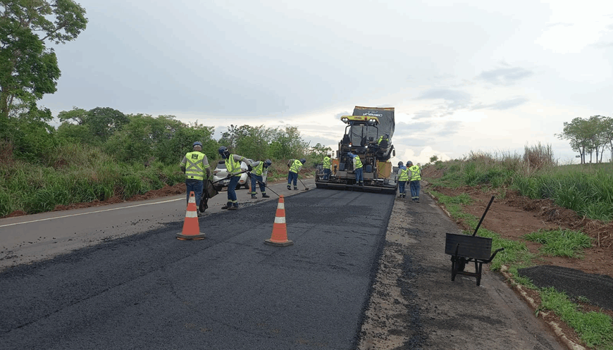 Frentes de fresagem avançam na BR e Nova 364 reforça necessidade do ‘Pare e Siga’ para garantir melhorias duradouras