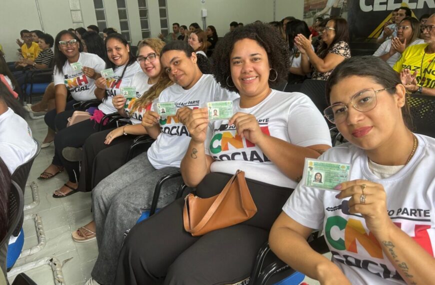 Entrega da CNH Social é marcada por emoção; 82 condutores receberam o documento em diversos municípios