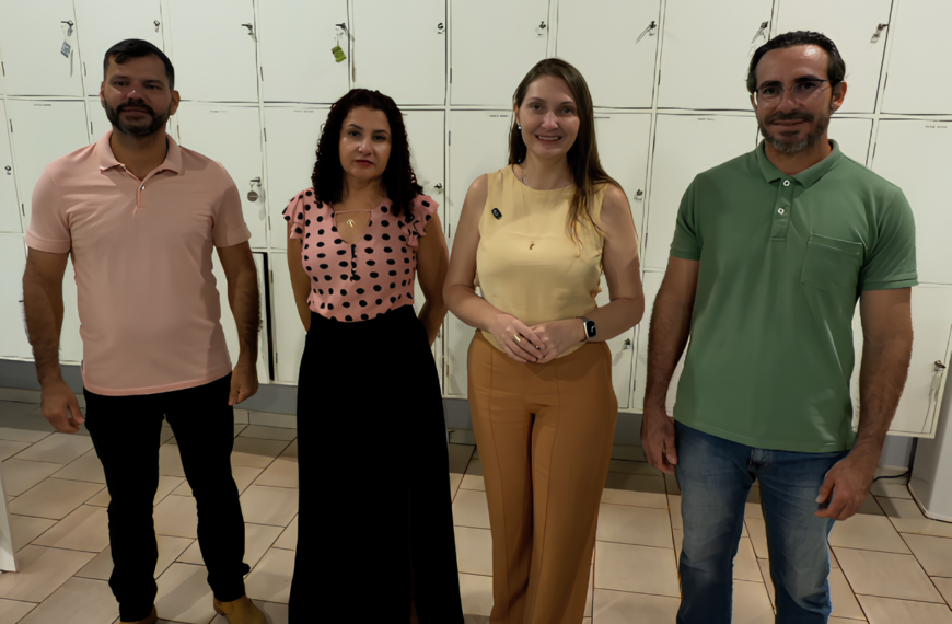 Deputada Gislaine Lebrinha acompanha entrega de móveis&hellip;