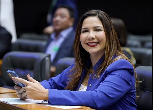 Com ação inédita, Deputada Federal Cristiane Lopes leva sinal de celular a distritos sem conectividade de Rondônia