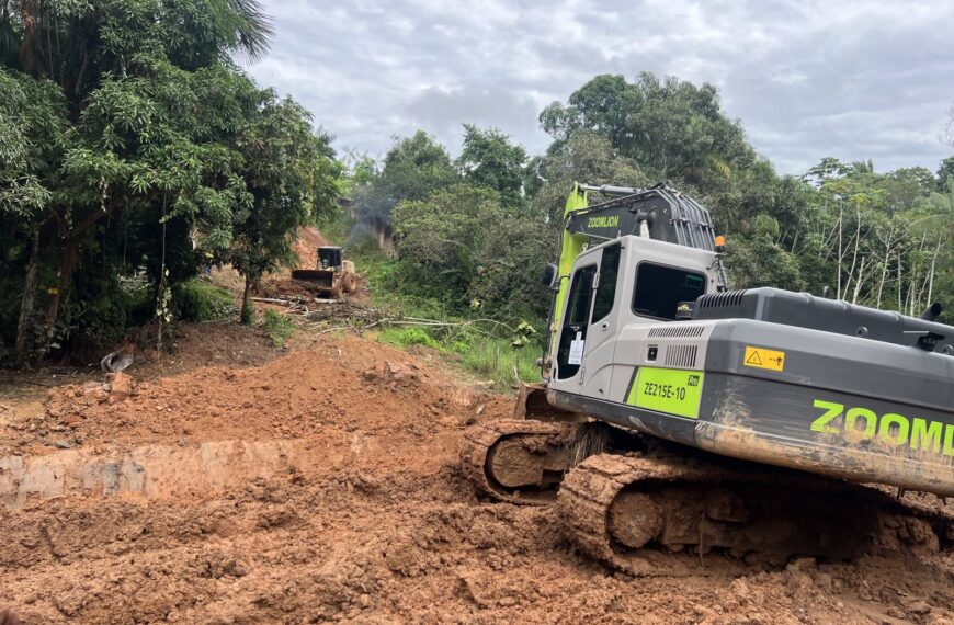 Prefeitura abre canal e instala manilhas para reduzir alagamentos no bairro Nacional