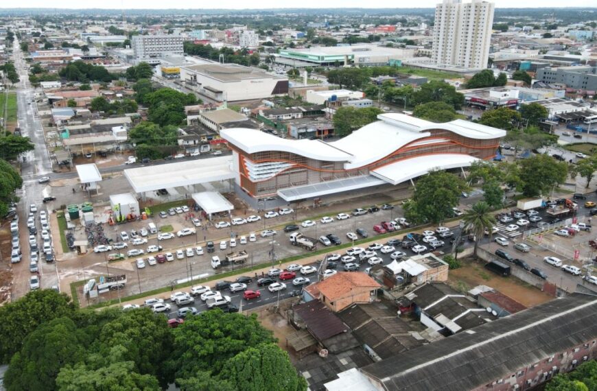 Prefeitura notifica empresa e suspende taxa de estacionamento na rodoviária