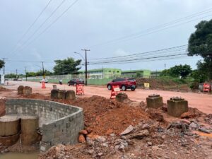 Obra emergencial altera pavimento na Avenida Calama