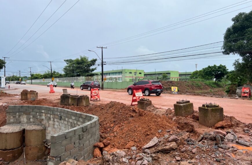 Obra emergencial altera pavimento na Avenida Calama