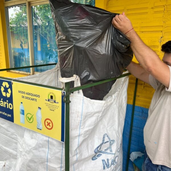 Ecobags para coleta de garrafas PET são doadas pela prefeitura