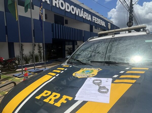 PRF prende dois homens com mandados de prisão na BR-364, em Itapuã do Oeste e Porto Velho