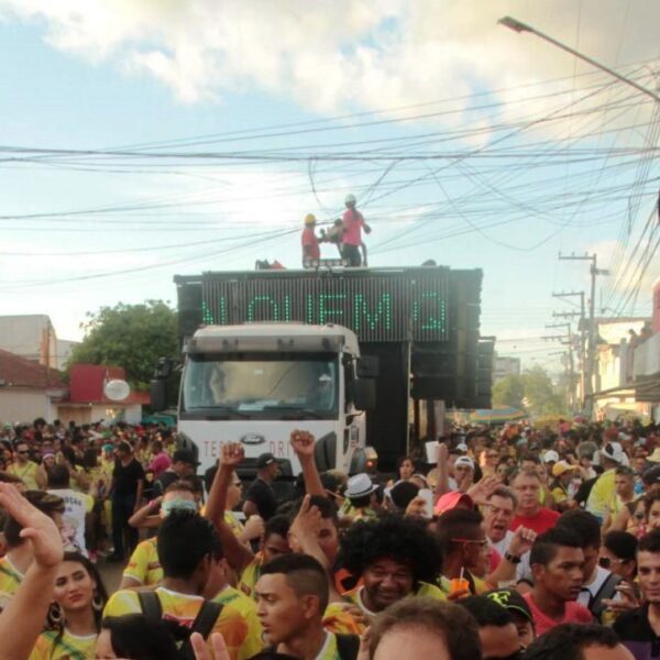 Corpo de Bombeiros reforça proteção dos foliões e explica sobre trios elétricos parados durante chuva