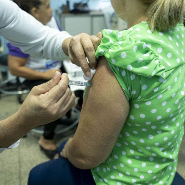 Prefeitura orienta sobre vacinação contra influenza e atualização da caderneta