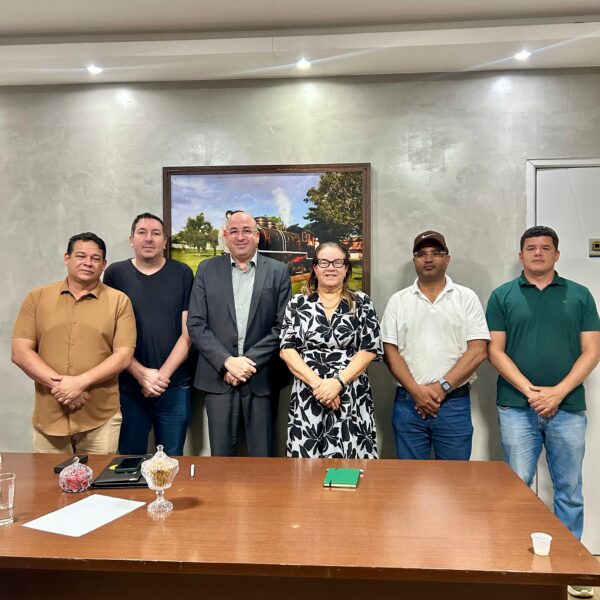 Presidente da Câmara de Porto Velho, Gedeão Negreiros, recebe comitiva de vereadores de Vilhena para fortalecer parcerias