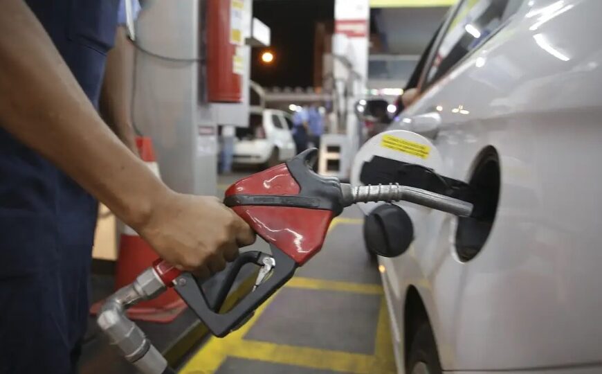 Alta dos combustíveis leva governo a pedir investigação ao Cade