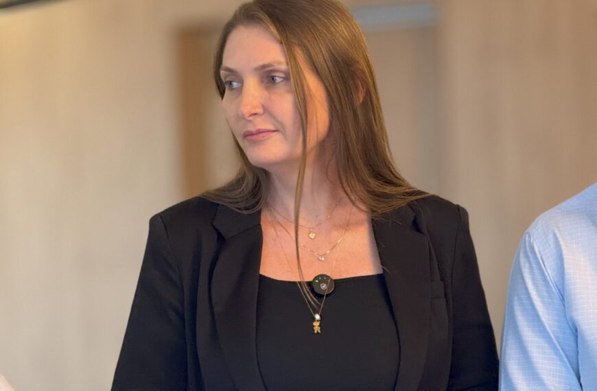 Pimenteiras do Oeste recebe R$ 100 mil destinados à aquisição de triturador de galhos por meio da deputada Lebrinha.