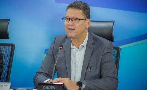 Governador nega reaproximação com o vice e reafirma permanência no cargo.