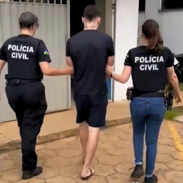 Polícia realiza operação contra suspeito de estupro e de fornecer drogas em festas universitárias em RO.