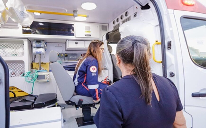 Após um mês de separação, homem persegue e agride ex-companheira em via pública.