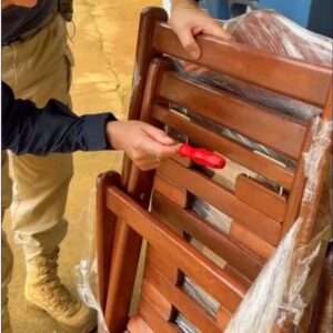 VÍDEO: Polícia descobre droga escondida em cadeiras de&hellip;