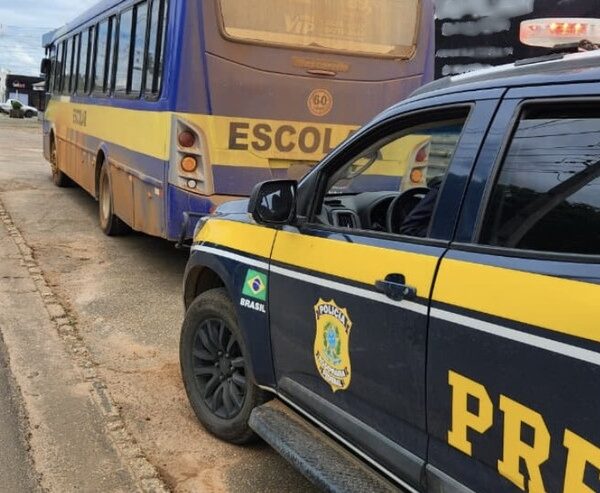 Motorista que fugiu da polícia e deixou crianças sozinhas em ônibus escolar é afastado em RO