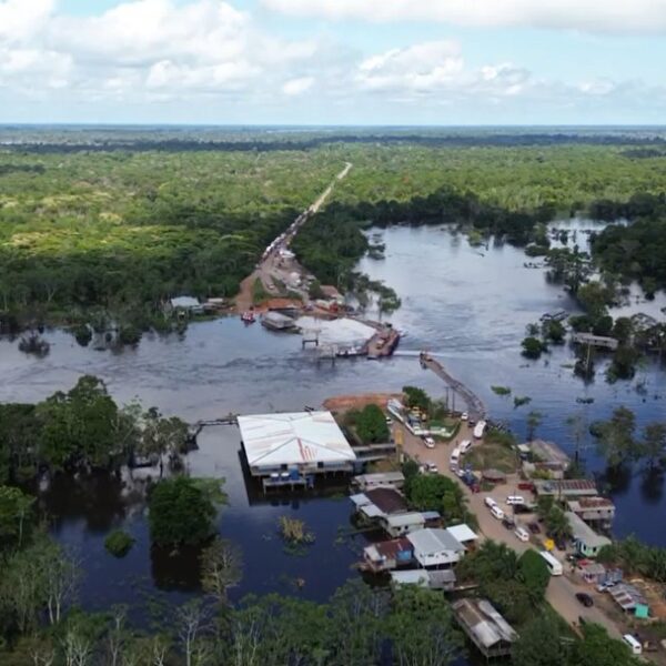 Travessia no rio Autaz Mirim, na BR-319, é interrompida por três dias para reconstrução de ponte