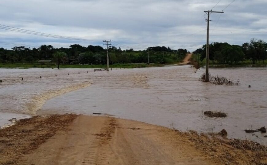 Chuvas fortes interditam ponte e isolam comunidades no interior de RondôniaNível do Rio Palha sobe rapidamente, encobre estrutura e impede passagem entre Novo Horizonte e Alta Floresta d’Oeste