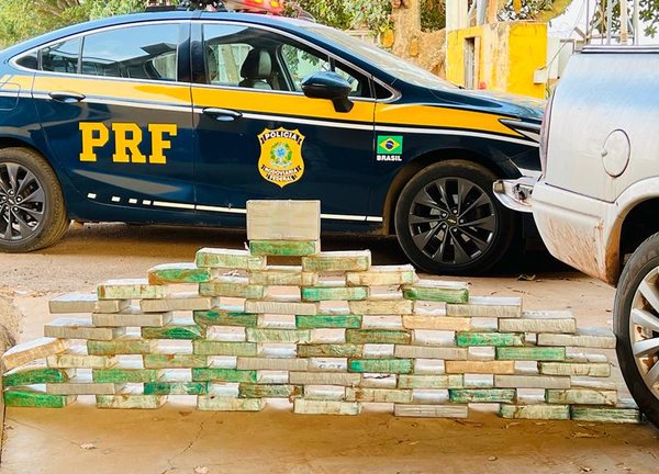 PRF apreende mais de 20 kg de pasta base de cocaína em Ji-Paraná e prende passageiro em flagrante