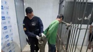 Motoboy enfrenta assaltante armado, o imobiliza e recupera&hellip;