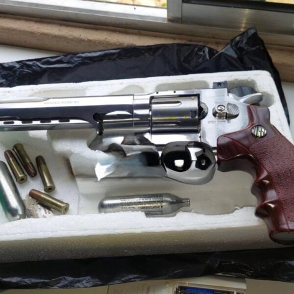 TRAFICANTE BATE EM RETIRADA: equipe do sargento Machado apreende arma em boca de fumo no Centro