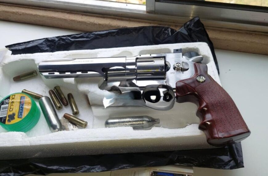 TRAFICANTE BATE EM RETIRADA: equipe do sargento Machado apreende arma em boca de fumo no Centro