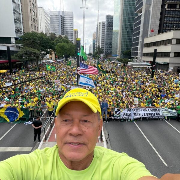 Coronel Chrisóstomo afirmou que o Brasil despertou e que as manifestações realizadas pelo país representaram mais um recado da população.