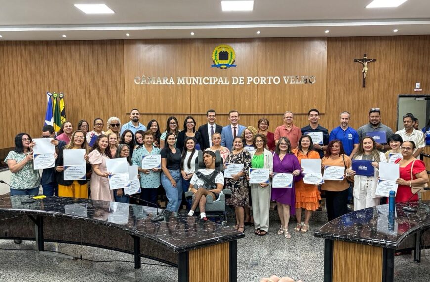 VEREADOR PASTOR BRUNO LUCIANO HOMENAGEIA APAE PORTO VELHO COM ENTREGA DE MOÇÃO DE APLAUSO