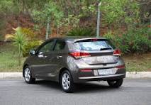 Criminosos armados com metralhadora sequestram mulher e roubam veículo na Zona Leste.