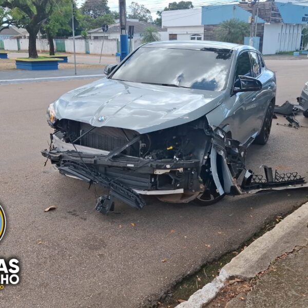 Grave acidente entre BMW e motocicleta deixa motociclista desacordada na região central Um grave acidente de trânsito foi registrado na&hellip;
