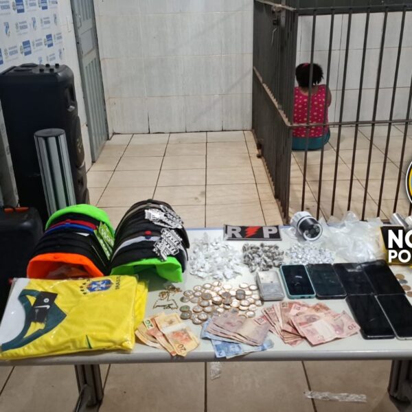 TRÁFICO DESMANTELADO NA VILA SAMUEL, EM CANDEIAS DO JAMARI: POLÍCIA PRENDE MULHER