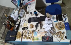 Tema: Polícia desarticula ponto de tráfico e apreende drogas&hellip;