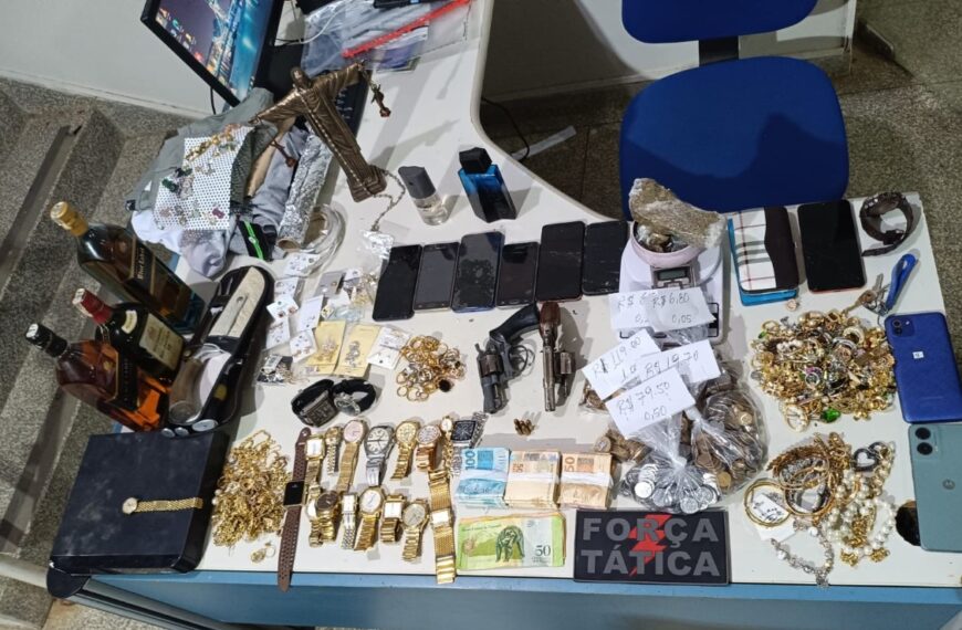 Tema: Polícia desarticula ponto de tráfico e apreende drogas em ação no bairro Jardim Santana