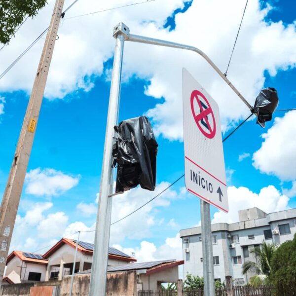 Semáforo é instalado no cruzamento da Pinheiro Machado para aumentar a segurança viária