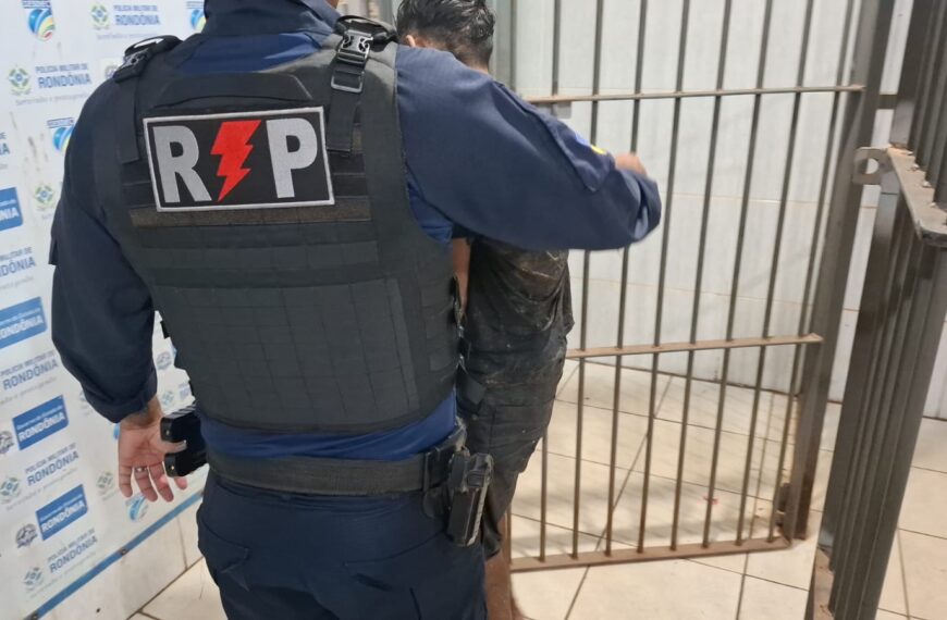 Suspeito de roubo a ônibus é capturado após fuga intensa, confronto com policiais e ataque de cães